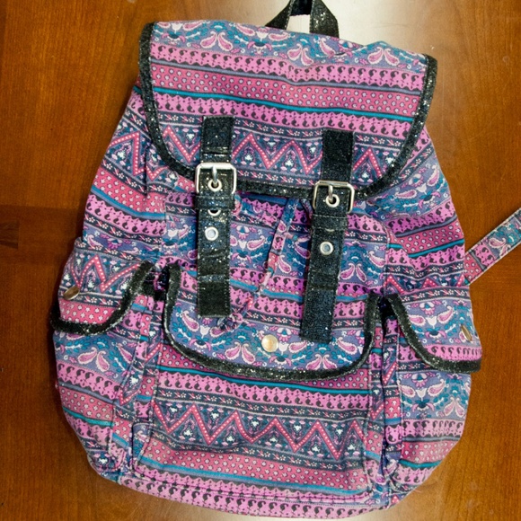 Candie's Handbags - Candies backpack lots of pockets!